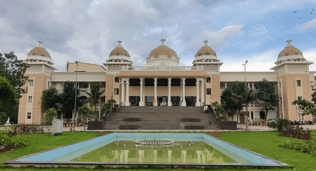 picture-of-college-building-jnmc-medical-college